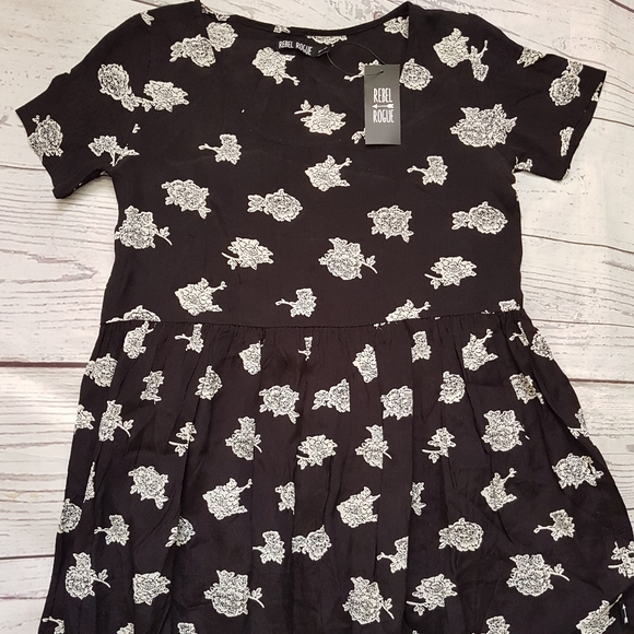 Rebel Rouge Dress - Picture 6 of 7